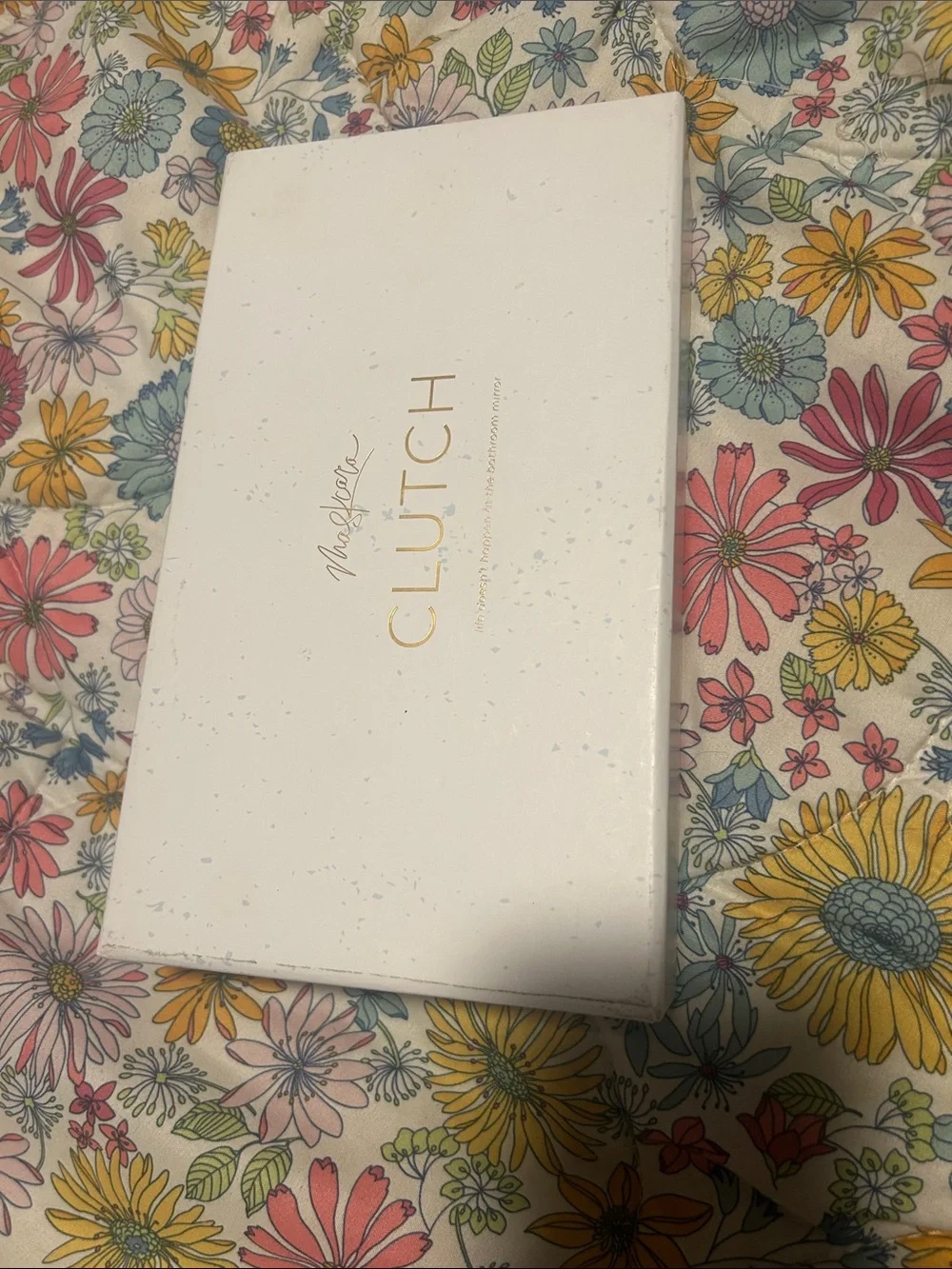 Makeup Clutch Box in White with Gold Logo Maskara Seint Brand